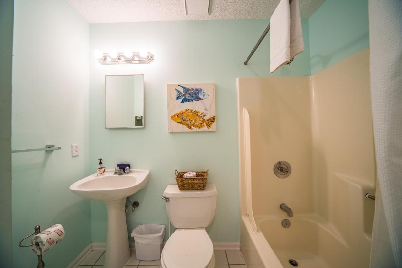 Salty Shack Unit C - Salty Shack - Dog Friendly Home - Across From The Beach - Central Location! Folly Beach Exteriör bild